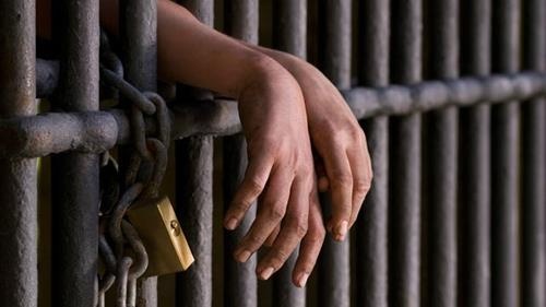 An chua hieu luc, toa da buoc bi cao di tu hinh anh