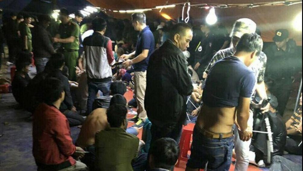 19 ôtô tịch thu trong vụ Hùng 'sida' ảnh 2 19 oto tich thu trong vu Hung 'sida' anh 2