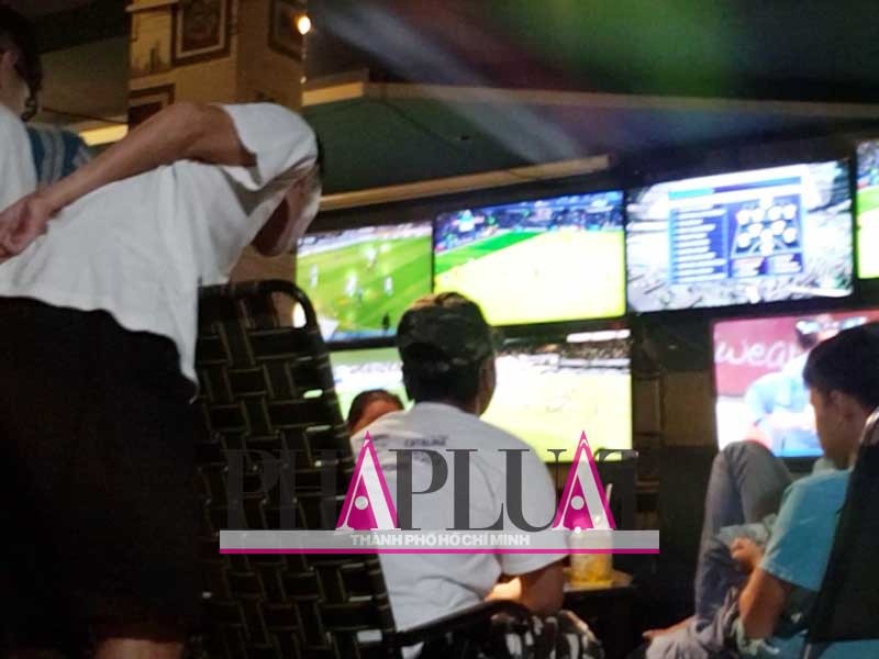 Quan ca phe phuc vu cac con bac anh 1