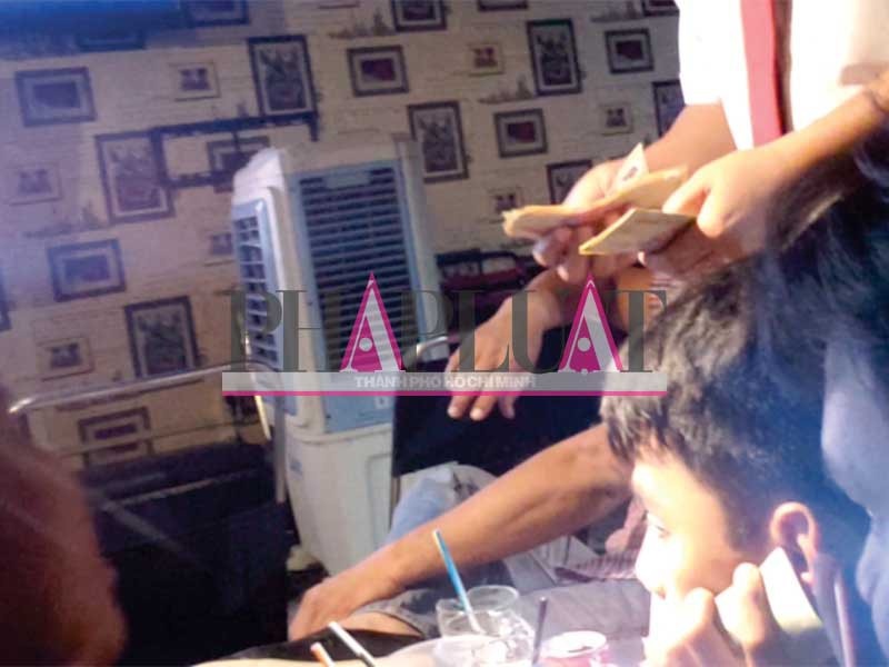 Quan ca phe phuc vu cac con bac anh 3