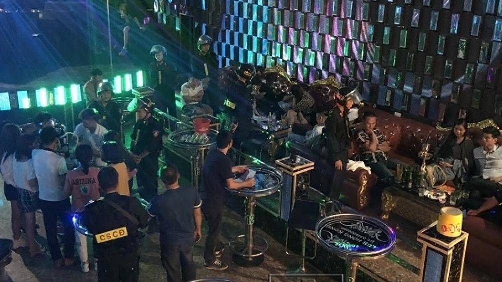 Kiem tra quan karaoke phat hien nhieu thanh nien duong tinh voi ma tuy hinh anh