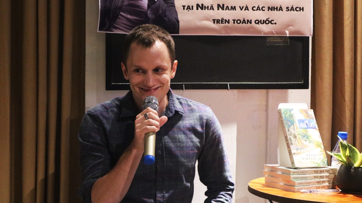 Tac gia ‘Pho Nha Tho’ - chi la chang Tay viet sach tieng Viet? hinh anh