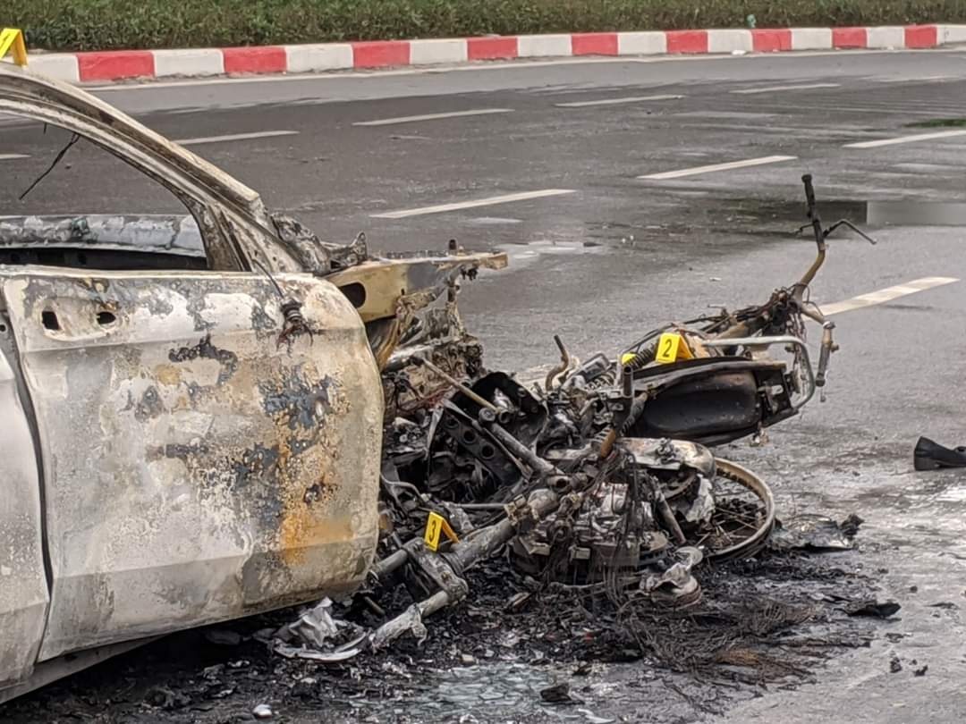 Mercedes boc chay anh 5