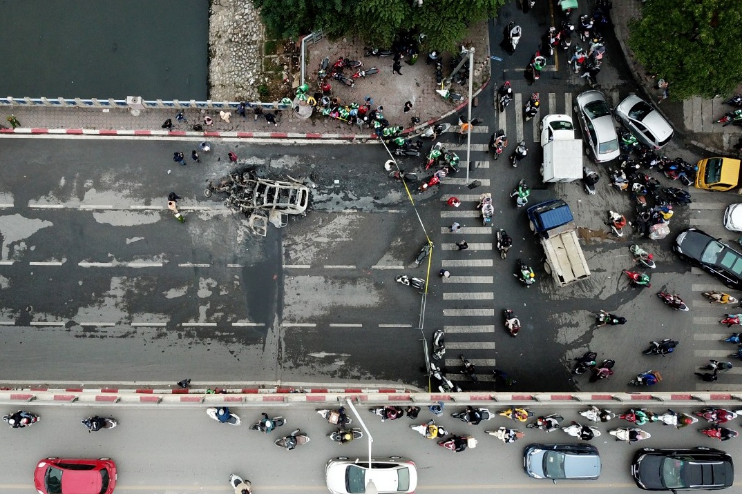 Mercedes boc chay anh 7