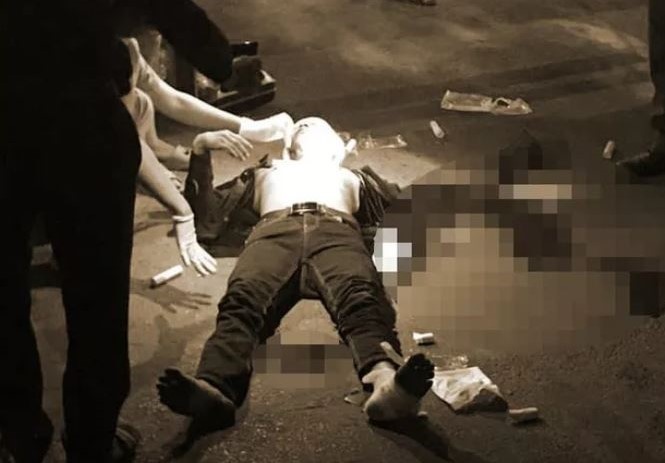 Tam giu cap vo chong cam diec chem nguoi di duong hinh anh