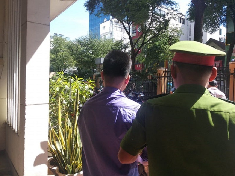 Yêu bé gái trong khách sạn ảnh 1 Yeu be gai trong khach san anh 1