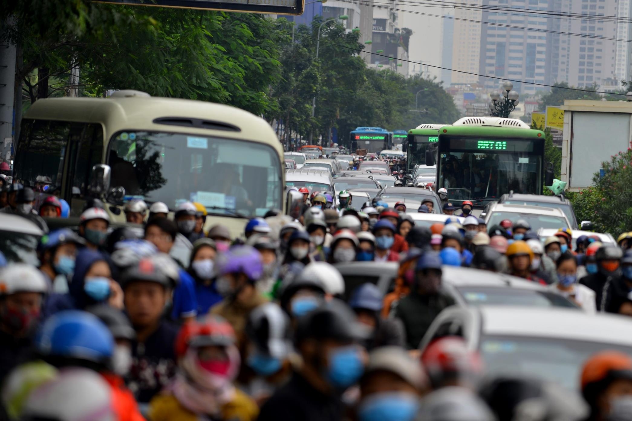 Ket duong sau khi Mercedes tong 3 xe may hinh anh