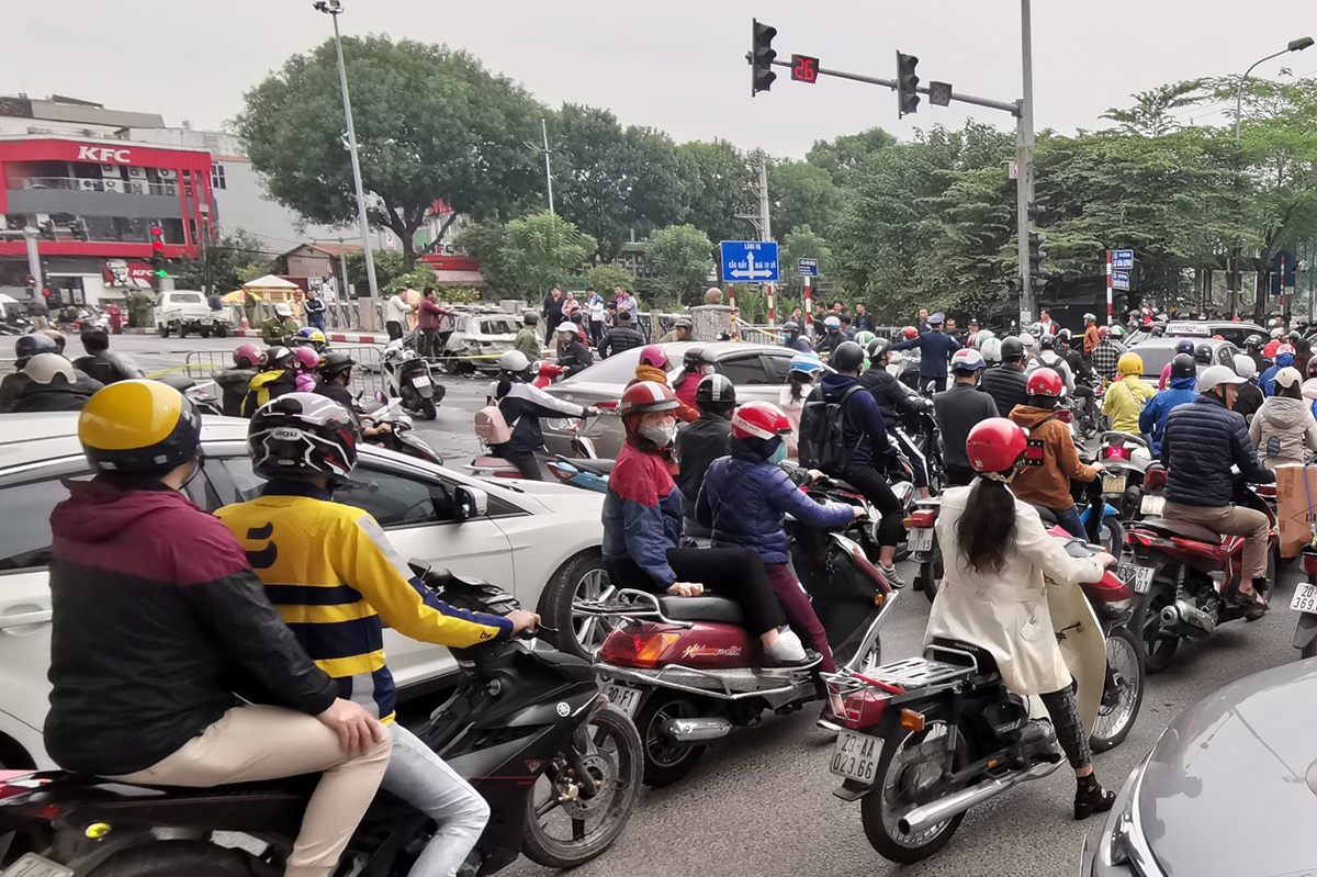 cháy xe Mercedes ảnh 4 chay xe Mercedes anh 4