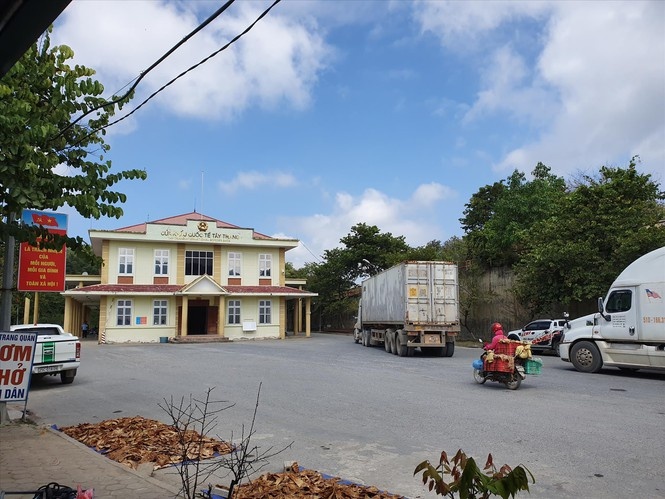 Làm luật ở cửa khẩu quốc tế ảnh 1 Lam luat o cua khau quoc te anh 1