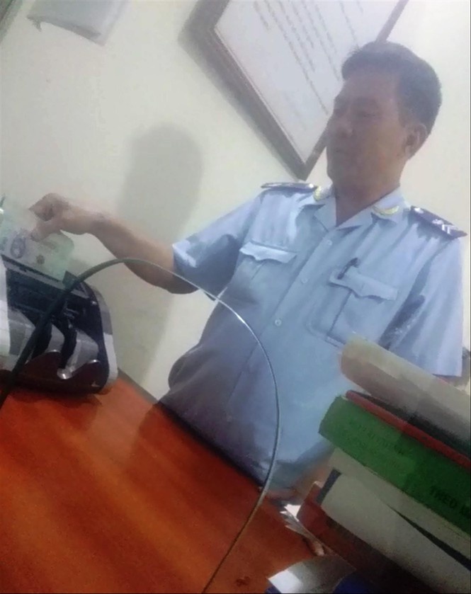 Làm luật ở cửa khẩu quốc tế ảnh 2 Lam luat o cua khau quoc te anh 2
