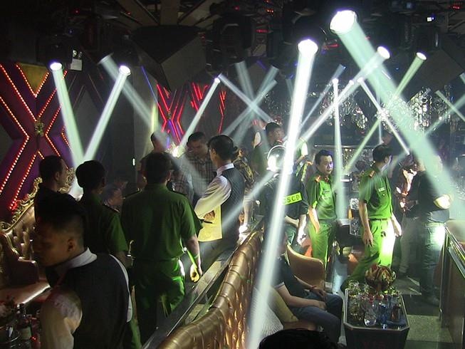 Mo tiec sinh nhat bang ma tuy trong quan karaoke hinh anh