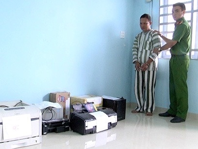 Phóng hỏa đốt đài truyền thanh huyện  ảnh 1 Phong hoa dot dai truyen thanh huyen anh 1