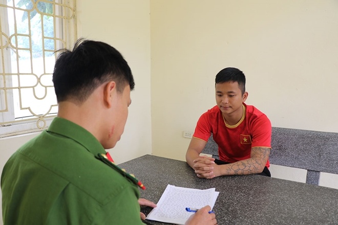 nữ nhân viên bị ép viết giấy vay nợ ảnh 1 nu nhan vien bi ep viet giay vay no anh 1