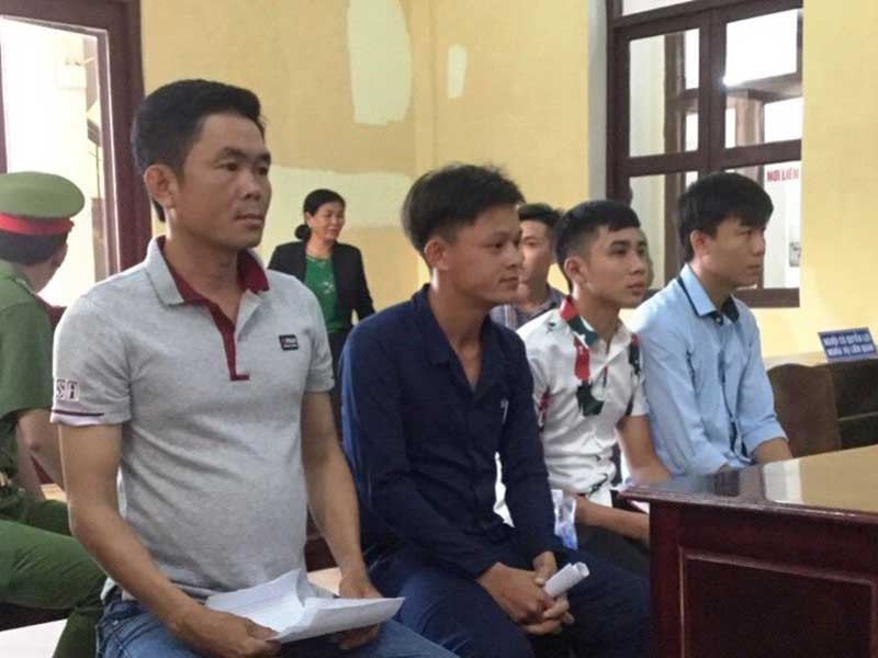 Tranh cai vu chem nguoi giua dem hinh anh