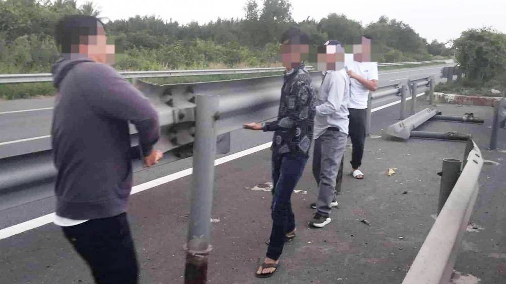 Bao nhieu tai xe bi trieu tap vi thao dai phan cach cao toc Long Thanh hinh anh