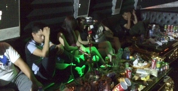 Bi an trong nhung quan karaoke vung ven do dat Cang hinh anh