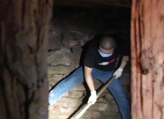 Giai ma vu phi tang xac vo cu trong chuong lon hinh anh