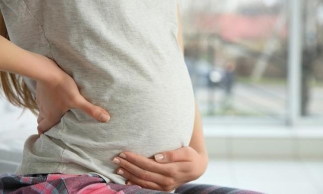 Bat giam 'yeu rau xanh' du do be gai co thai hinh anh