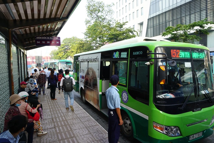 De xuat lap dat may ban nuoc gan camera tai nha cho xe buyt o TP.HCM hinh anh