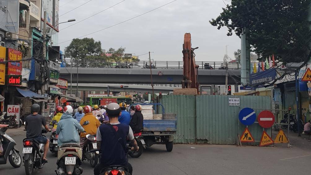 lo cot bua bay anh 2