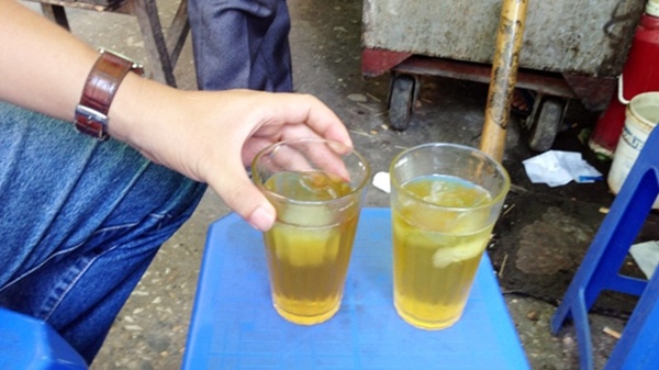 Rut to 500.000 dong tra tien nuoc, bi danh bam dap hinh anh