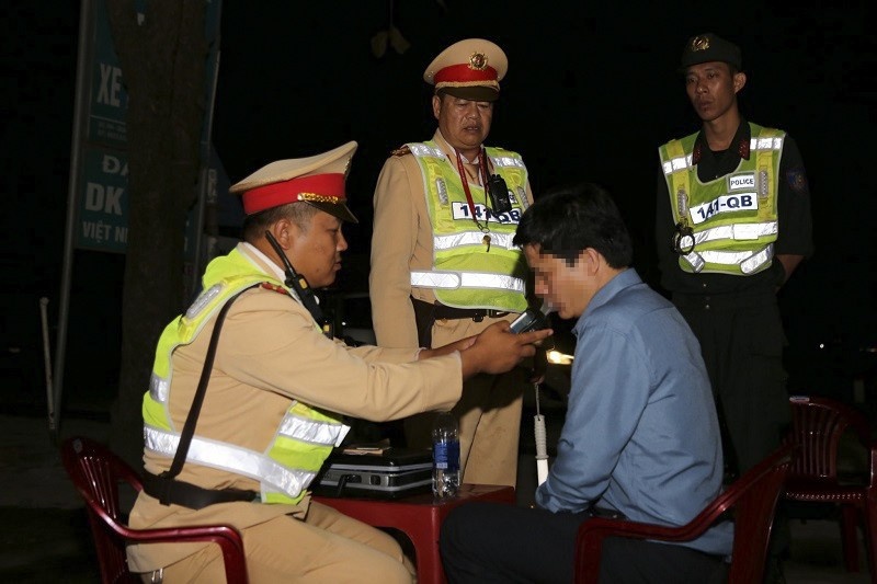 1 Pho phong giao duc bi phat 35 trieu dong vi nong do con hinh anh