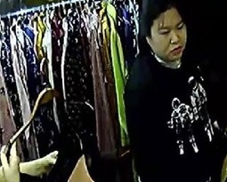 Ha 'Sut' nang vi cua nhan vien cua hang thoi trang trong nhay mat hinh anh