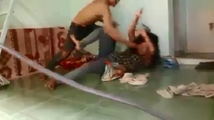 Mot phu nu nghi bi chong bao hanh da man hinh anh