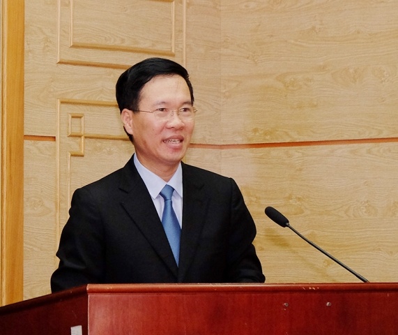 Truong ban Tuyen giao Vo Van Thuong tham chuc mung can bo nganh Y te hinh anh