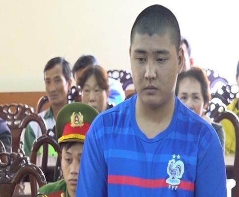 cuop tai san co gai tiep bia anh 1