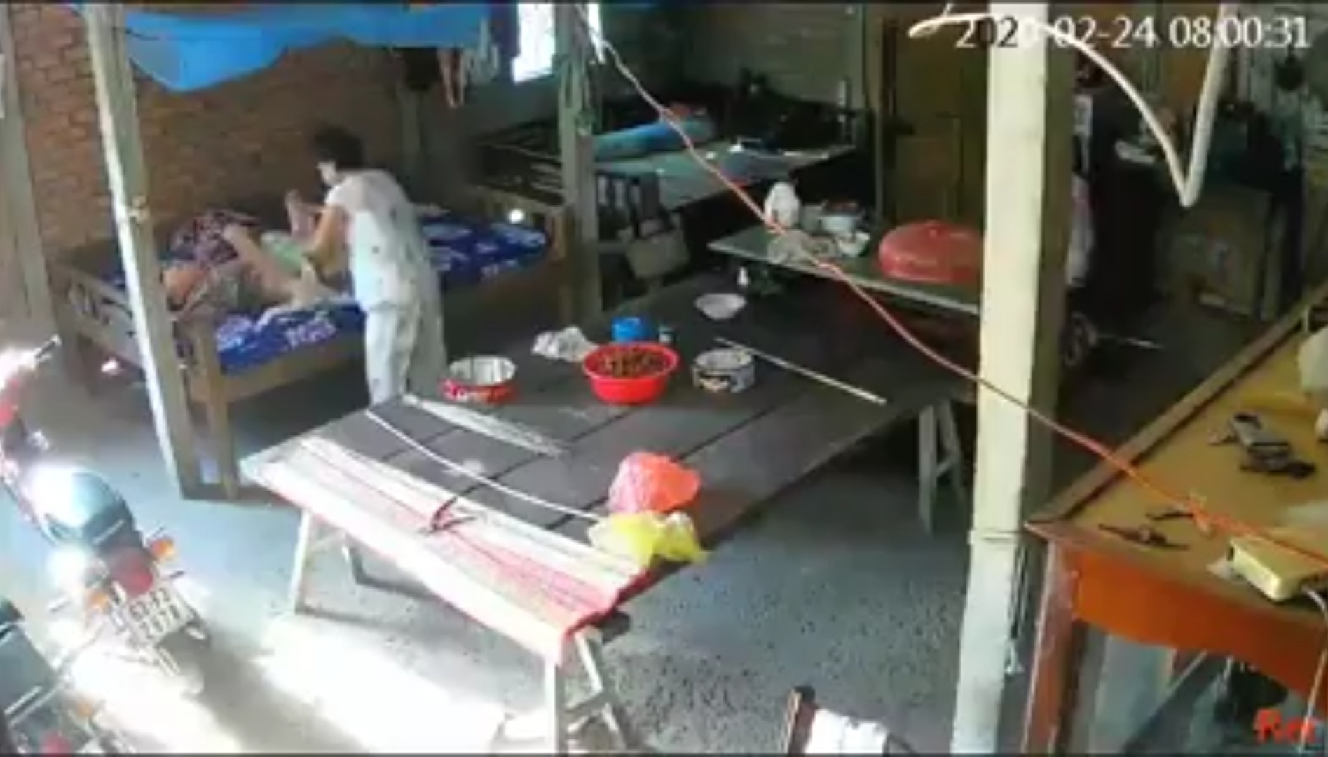 bạo hành mẹ chồng ảnh 2 bao hanh me chong anh 2