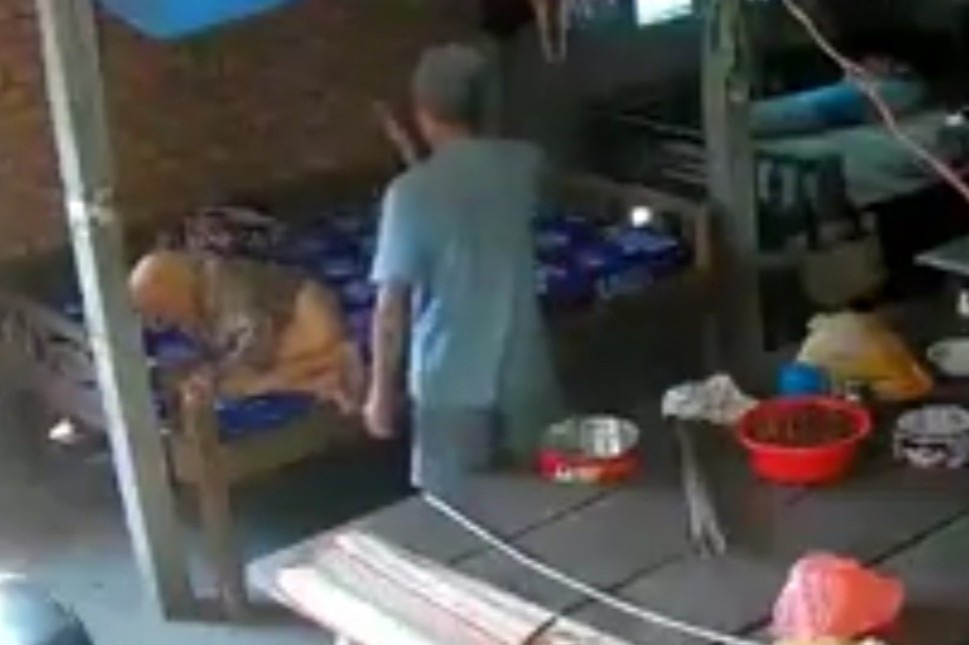 Cong an dieu tra vu cu ba 88 tuoi bi con trai va con dau bao hanh hinh anh