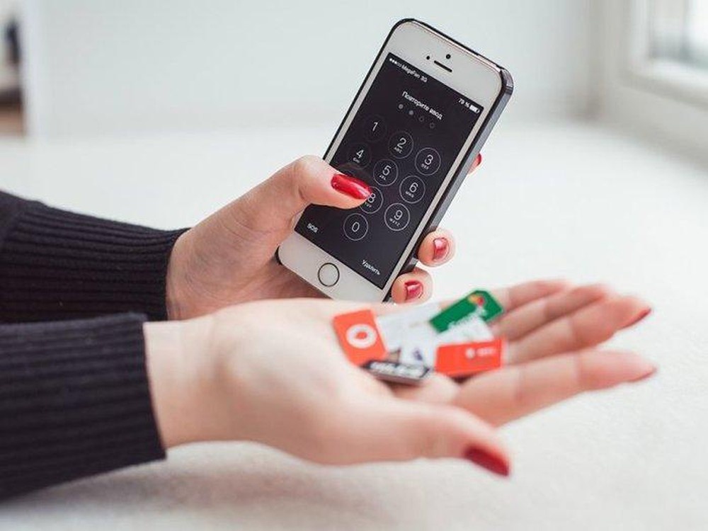 Bat giam 2 nguoi 'ban sim so sieu VIP' hinh anh