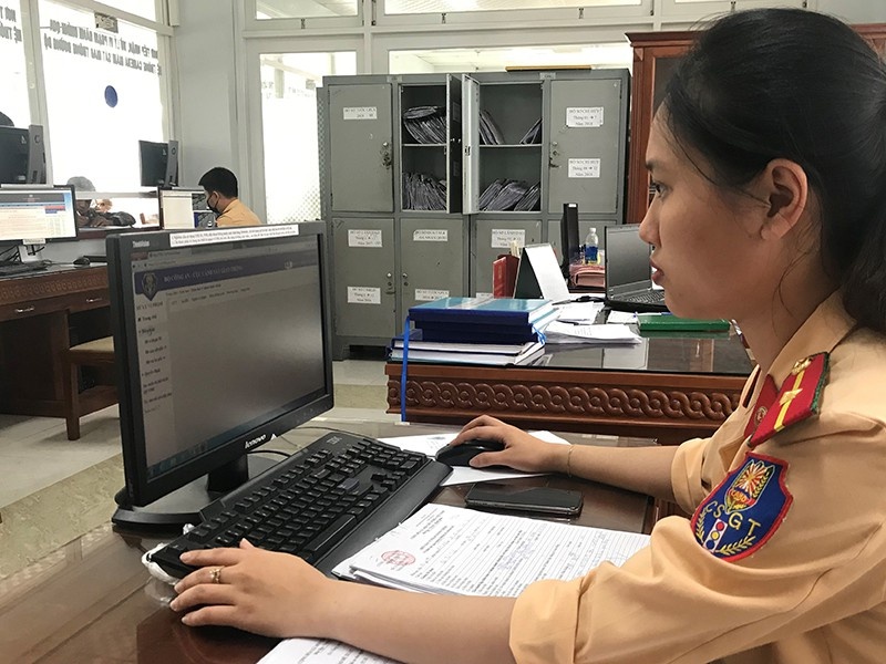 Trien khai nop phat vi pham giao thong qua mang hinh anh