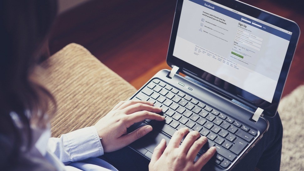 Co gai bi phat 10 trieu vi tung tin that thiet ve Covid-19 hinh anh