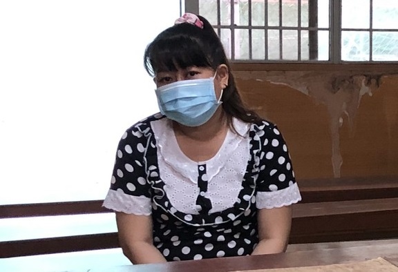 Y an 6 nam tu chu quan massage cho nhan vien ban dam hinh anh