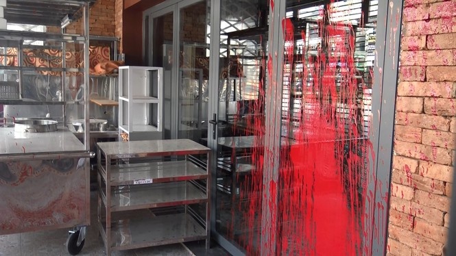 Nhieu ho dan o TP.HCM bi ‘khung bo’ bang chat ban hinh anh