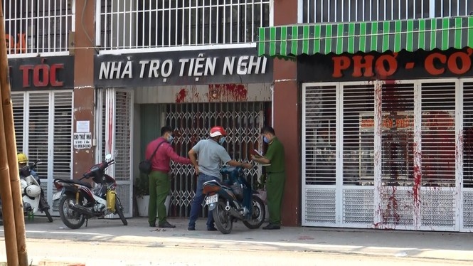khủng bố bằng chất bẩn ảnh 1 khung bo bang chat ban anh 1