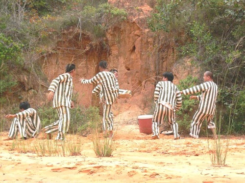 Bo Cong an nghiem cam 'dai bang' trong trai giam hinh anh