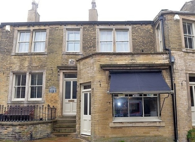 Nha cua tac gia 'Doi gio hu' tro thanh quan ca phe bao tang van hoc hinh anh