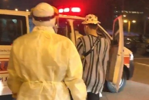 Nguoi tron cach ly o Dai Loan bi phat 750 trieu dong hinh anh