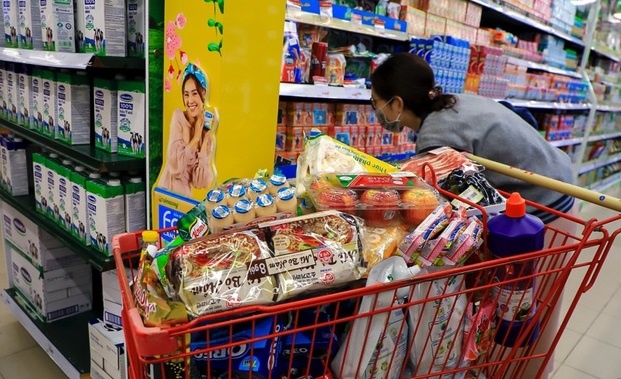 Cho, sieu thi o TP.HCM hoat dong binh thuong sau 0h ngay 1/4 hinh anh