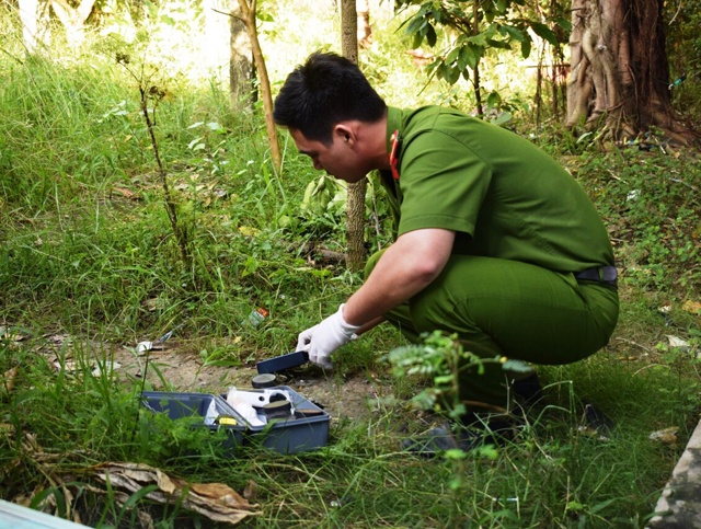 Thi the nam gioi chet quy trong rung cao su o Binh Duong hinh anh