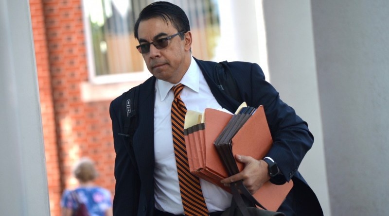 Doanh nhan trieu phu giet vo, con ra toa lam chung chong bo hinh anh