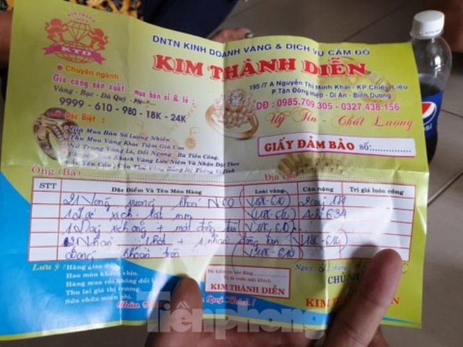 nu cong nhan bi cuop anh 2