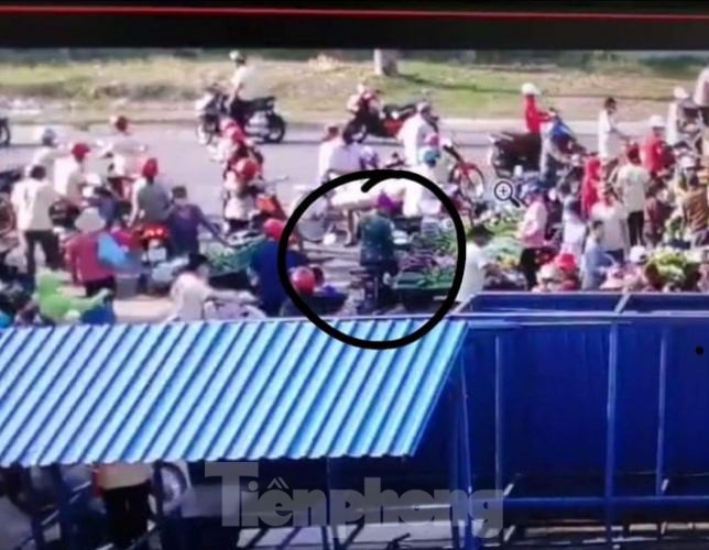 nu cong nhan bi cuop anh 3