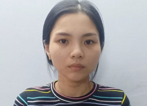 Bi mat trong can phong cua co gai xinh dep nhu hoa hau hinh anh