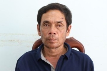 Be gai 13 tuoi bi ban nhau cua ba xam hai hinh anh