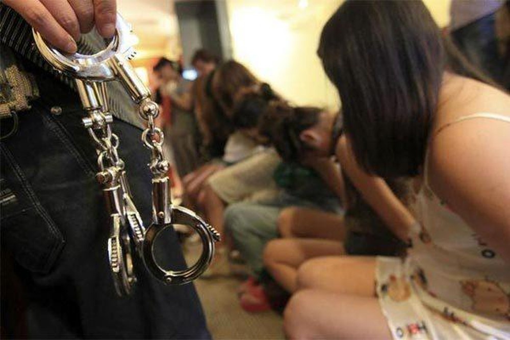 Nhom xa hoi den doi no, doa lay gan than, ban lam gai mai dam hinh anh