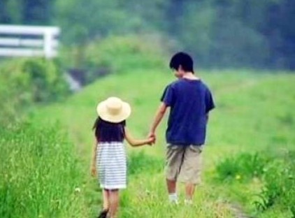 Co mot bong mat de ngoi xuong nghi ngoi hinh anh